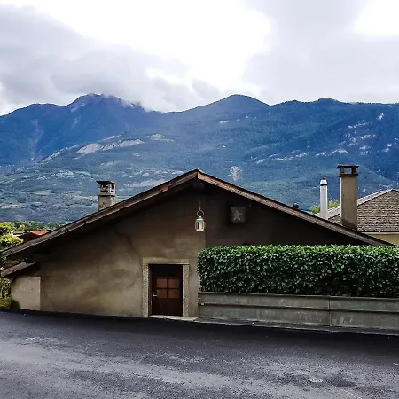 Chalet Fully, Valais Chalet Accueillant Avec Cheminee *